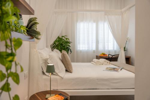 Acquarica del Capo Bed & Breakfast | Experience Daline Holiday Rooms: Top-Rated Oceanfront Oasis