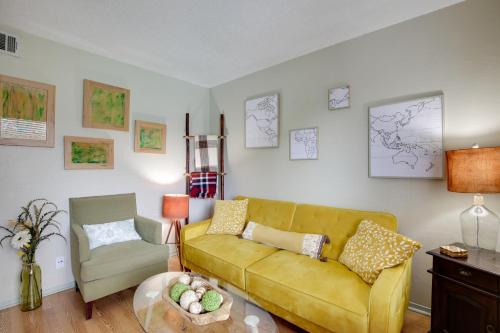 Knox - Henderson Apartment | Inviting Dallas Condo with Pool Access near Knox Street