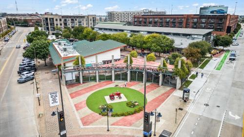 Downtown Dallas Apartment | Convenient Dallas Farmers Market Area Hotel in Downtown