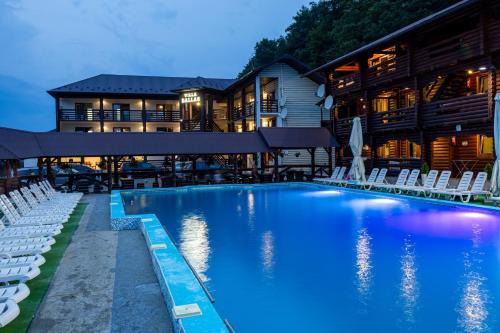 Solotvyno Hotel | Relaxing Dallas Hotel with Pool and Ocean Views