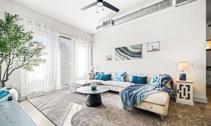 Dallas Design District Apartment | Dallas Urban Oasis Prime Location 2 BR LUX