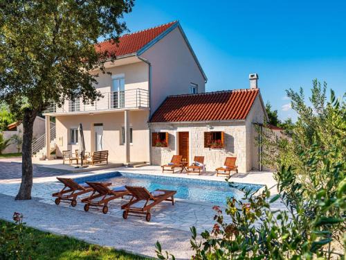 Velim House | Inviting Holiday Home in Stankovci with Private Pool