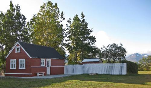 Dalvik House | Discover Dalvík Vegamót Cottages with Hot Tub & Pets Welcome