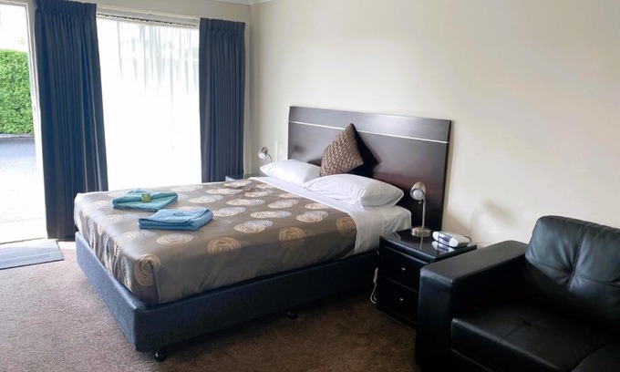 Terang Hotel | Discover Dalvue Motel: Family-Friendly with Breakfast Included