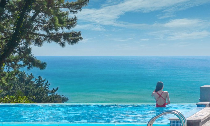 Jungmun Hotel | Discover Comfort at Dam & Roo with Pool and Spa Amenities