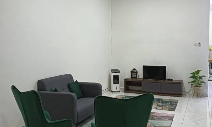 Kepala Batas House | Family-Friendly Damai Homestay with Top Guest Rating 9.2