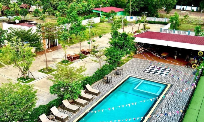 Kampot Villa | Relax at Damnak Borey Resort with Pool and Spa Amenities