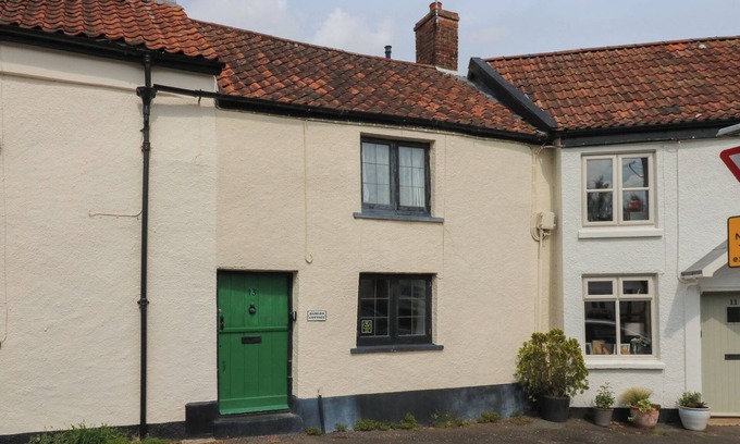 Nether Stowey Cottage | Discover Damson Cottage: Pet-Friendly Retreat with Ocean Views