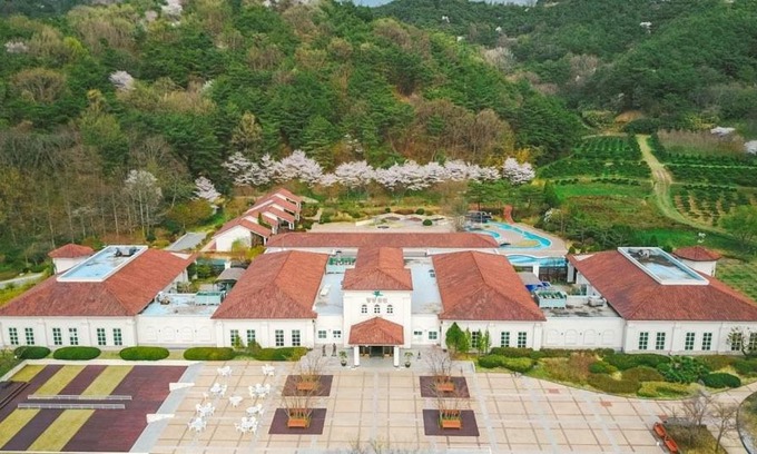Wonyul-ri Hotel | Relax at Damyang Spa and Tourist Hotel with Hot Tub Access