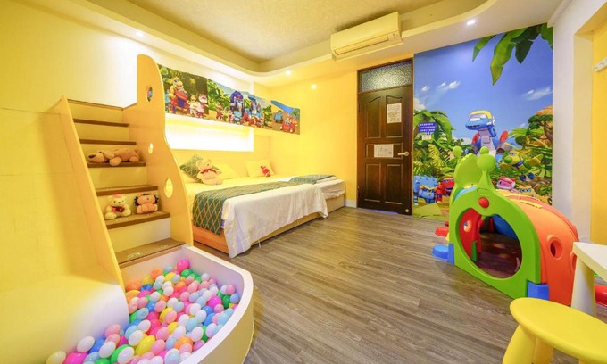 Wujie House | Discover Dan-Huang B&B: Pet-Friendly with Breakfast Included