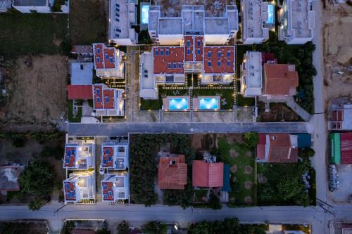 Ofrinion Apartment | Pet-Friendly Retreat at Danai & Palm Complexes - Rated 9/10
