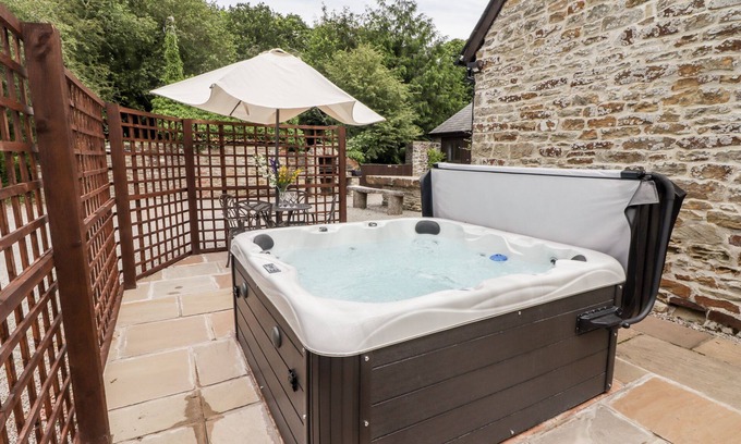 Coleford Cottage | Danby Lodge: Pet-Friendly Retreat with Hot Tub in Coleford
