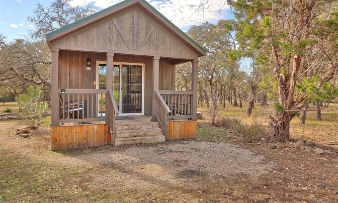 Wimberley Cabin | Cozy Dance Hall Cabin Near Jacob's Well with Pool & Spa