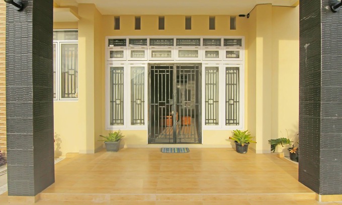Padang Hotel | Budget-Friendly Stay at Capital O 91675 Utama Residence