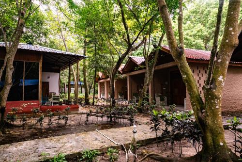 Neil Island Hotel | Oceanfront Bliss at Dancing Dugong - Family Friendly Stay