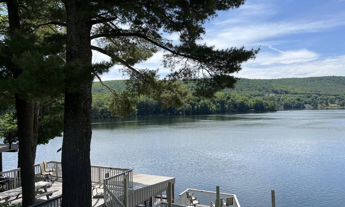 Maryland House | Serene Dancing Waters: Renovated Lakefront Stay near Baseball