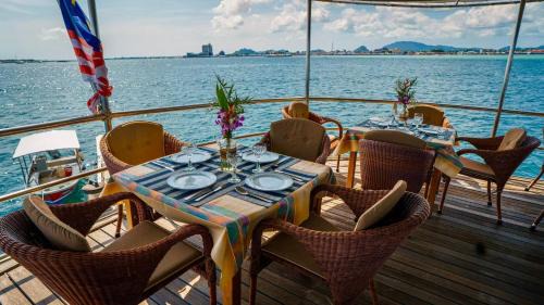 Semporna Boat Rental | Dancing Wave