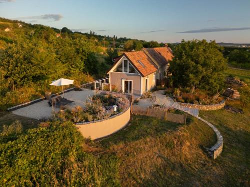 Kisapati House | Top-Rated Dandelion Szőlőliget Vendégház – Family-Friendly Stay