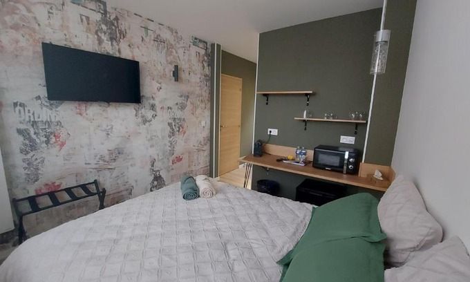 Nogent-le-Rotrou Apartment | Comfortable Dandy Hotel in Nogent-le-Rotrou City Center