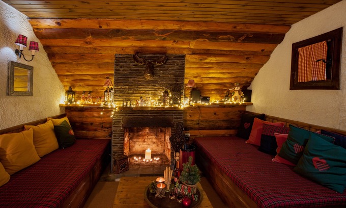 Eptalofos Ski Chalet | Cozy Retreat: Dandy on the Hill in Agoriani with Kitchen