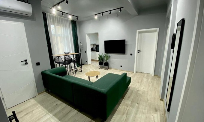 Oradea Apartment | Discover Dani's Home Away From Home: Child-Friendly Retreat