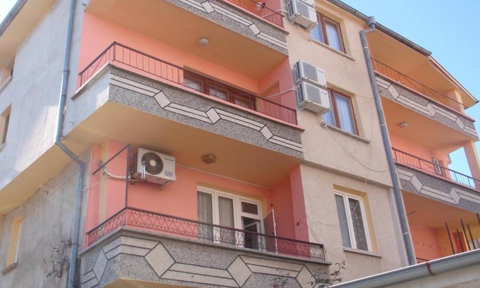 Nessebar New Town House | Cozy Daniel Guest House: Breakfast Included & Family-Friendly