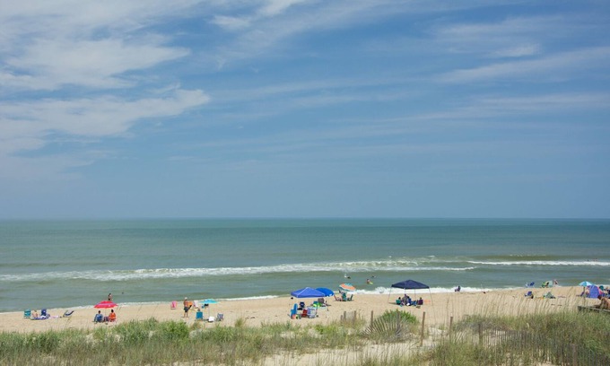 South Nags Head Condo | Discover Daniel's Diamond: Ocean Views & Pool Access