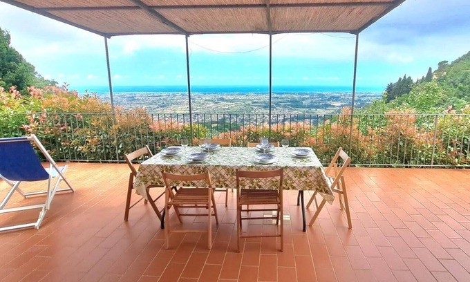 Santa Lucia Apartment | Oceanfront Escape at Daniela in Camaiore, Tuscany