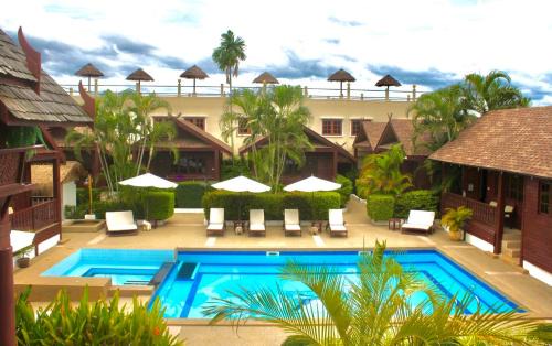 Hin Lek Fai Resort | Relax at Danieli Resort: Oceanfront Pool & Spa Retreat