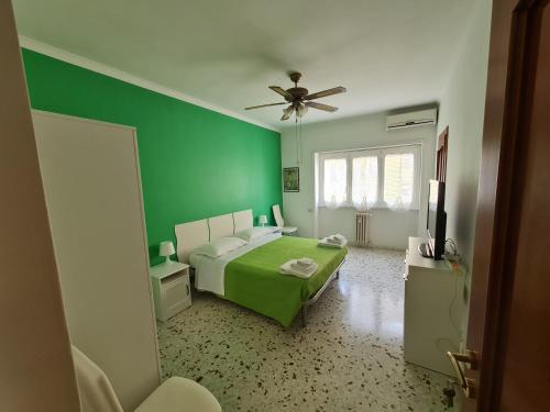 Garbatella Bed & Breakfast | Cozy Stay at Danielle B&B with Delicious Breakfast Included