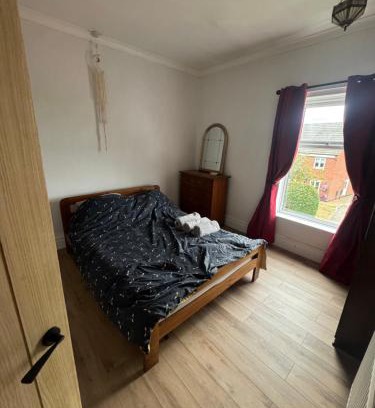 Ault Hucknall Apartment | Relaxing Daniel’s Semi Rural Retreat - Pet Friendly Getaway
