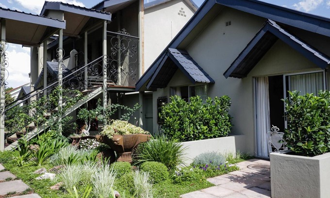Polokwane House | Delightful Danlee Overnight Accommodation with Breakfast & Kitchen