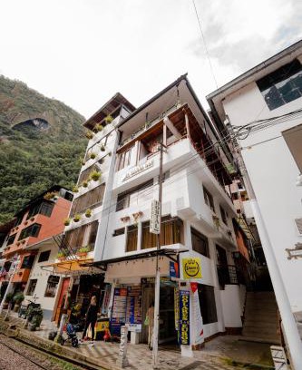 Aguas Calientes House | Budget-Friendly Danna Inn: Guest Rated 8/10 with Breakfast