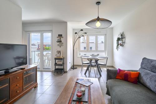 Neudorf Ouest Apartment | Dans les étoiles - 2 bedroom with free parking near to the city center