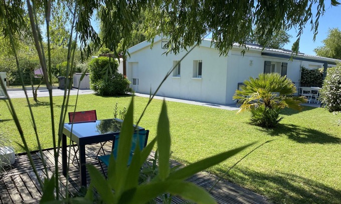Saint-Georges-de-Didonne House | Tranquil Retreat 1500m from the Beach with Ocean Views