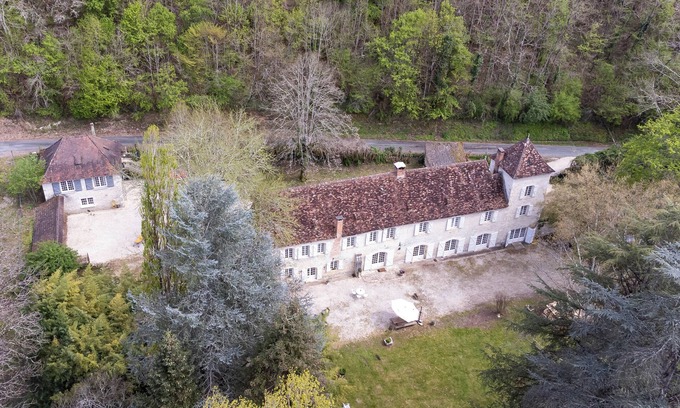 Le Roc House | Tranquil Retreat: Maison Pour 3 in Lot & Périgord