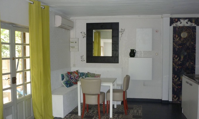 Marguerittes House | Unique Stay in a Mazet with Ocean Views & Pet-Friendly Perks