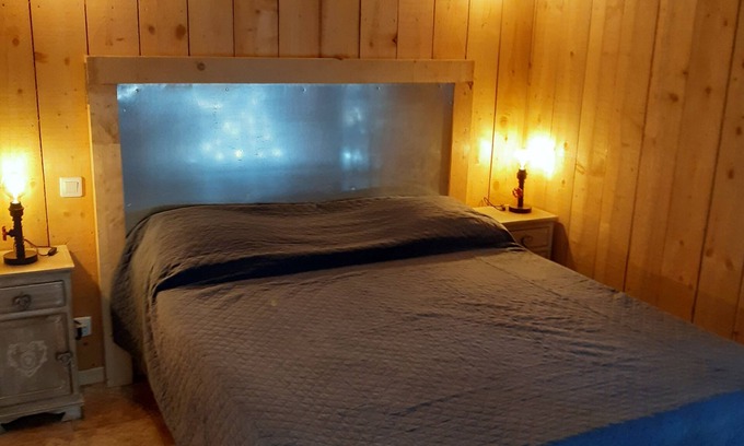 Oppede Bed & Breakfast | Idyllic DANSAVAN Gite near Lavender Fields & Luberon