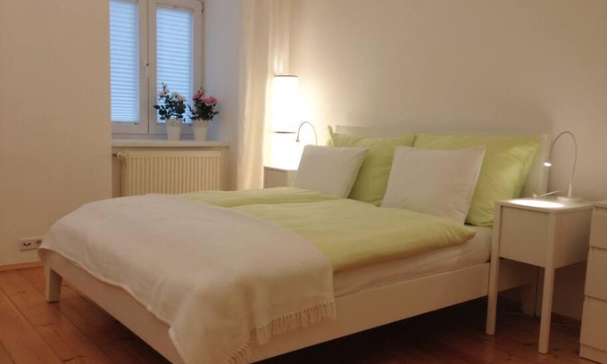 Kaisermuhlen Apartment | Discover Danube Art Apartments: Family-Friendly & Highly Rated