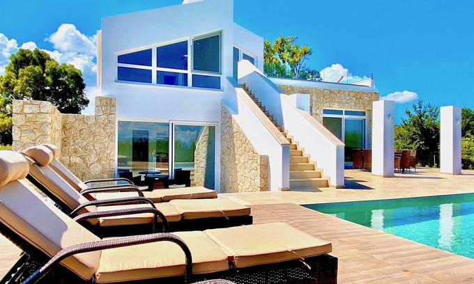Roda Villa | Indulge at Danune Beachfront Villa with Private Pool