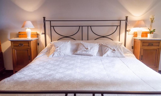 Sansepolcro House | Pet-Friendly Danya Country Villa: 4-Star Getaway with Pool