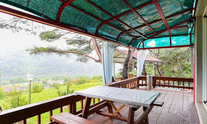 Danyang House | Eco-Friendly Danyang Namhangangsolbat Pension with Pool