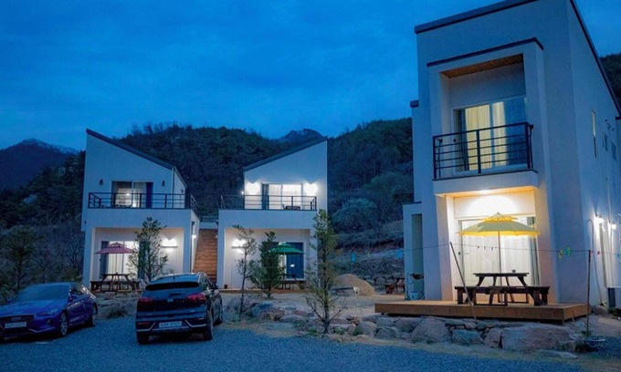 Danyang House | Eco-Friendly Danyang Sobaeksanganeungil Pension with Breakfast