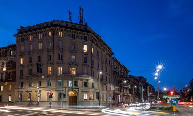 Tricolore Hotel | Comfortable Daplace - Corso Monforte Suites with Breakfast