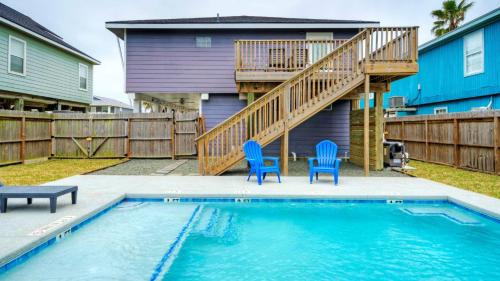 Leeward Sands House | Pet-Friendly Dapper Dolphin with Pool & Golf Cart Access