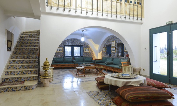 Le Kef House | Discover Dar Chennoufi: Family-Friendly with Pool & Breakfast