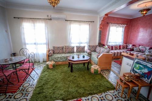 R'habet Zbib Apartment | Discover Dar El Karam Fez: Pet Friendly & Spa Amenities
