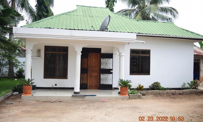 Dar es Salaam Villa | Family-Friendly 2-Bed Villa with Beautiful Garden Retreat