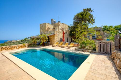 Nadur House | Oceanfront Haven: Dar Ix-Xemx with Pool and Hot Tub