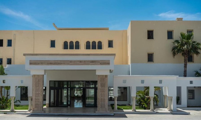 Mrezga Resort | Discover Dar Khayam: Beachfront Oasis with Relaxing Amenities